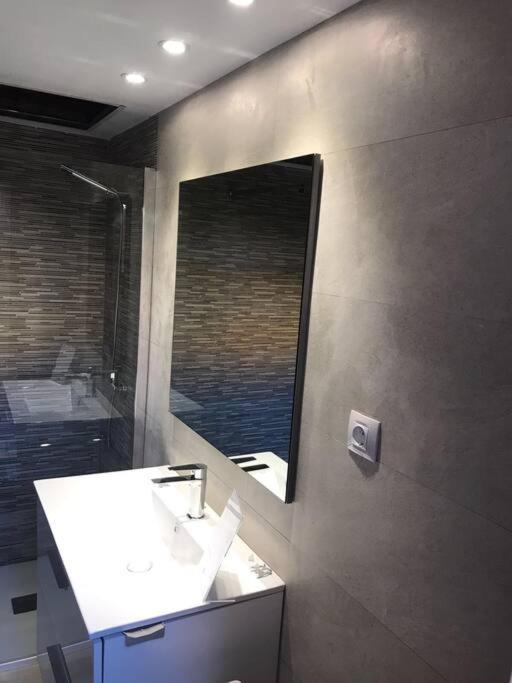 Modern Apartment Коралео Екстериор снимка